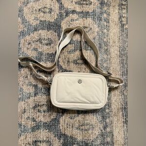 Lululemon‎ Camera Crossbody Bag 2L Pristine Condition